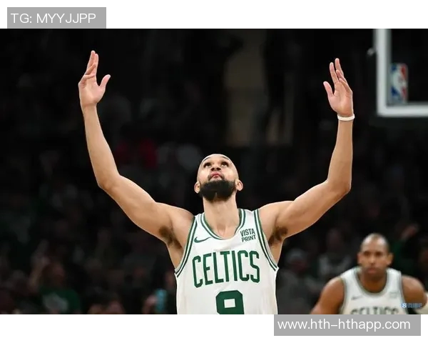 德里克怀特首节表现出色10投5中砍下12分助力球队正负值6